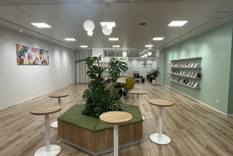 pinos PILATESのエントランス全景