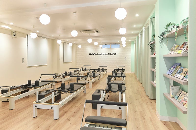 TSUTAYA Conditioning PILATES 上板橋店のマシンピラティススタジオ（ブックシェルフ側）