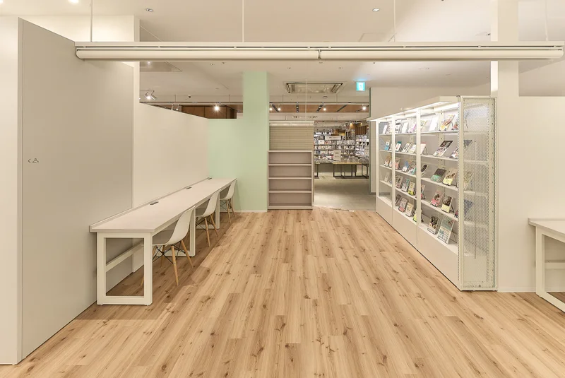 TSUTAYA Conditioning PILATES 川崎駅前店のブックラウンジ