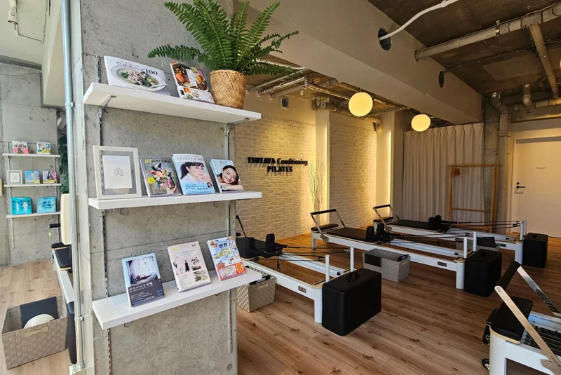 TSUTAYA Conditioning PILATES 祐天寺店のブックシェルフ