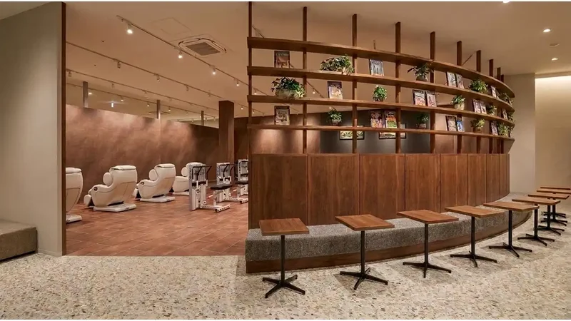 TSUTAYA Conditioning ウニクス伊奈店のワークデスクとブックシェルフ